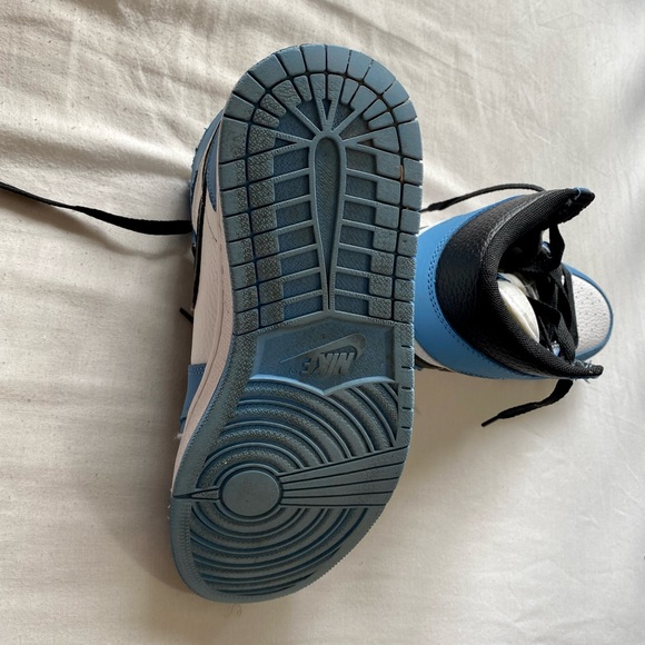 Jordan 1 Retro High OG University Blue - Picture 4 of 4